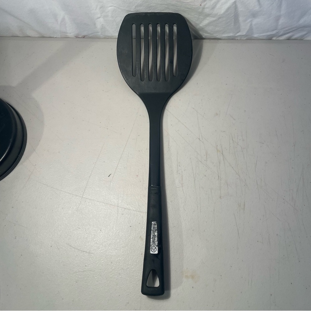 Calphalon nylon Black Slotted Turner slotted Spatula 13 1/2”
99GW